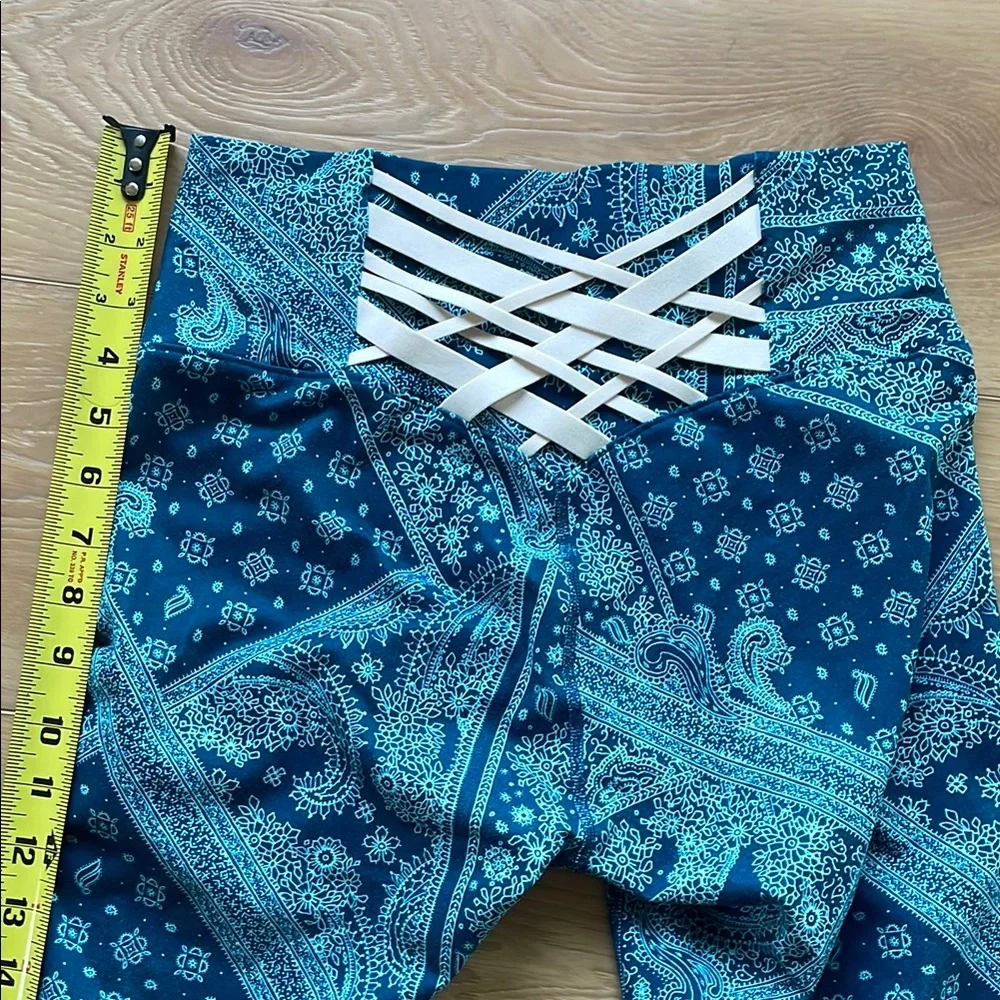 Fabletics patterned workout pants - Picture 2 of 16